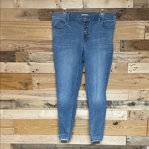 M Jeans by Maurices size Large Regular Mid-Rise Button Up Light Wash Blue Jeans